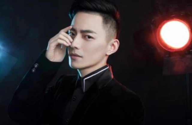 lol智勋直播翻车女陪玩发带颜色照片直播间遭超管黑屏警告