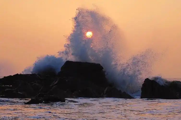 大海为何会潮起潮落这么多的海水退潮之后都去哪了