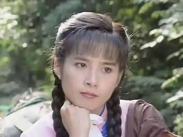 她是戏红人不红瑶女郎岳翎,与男友分手7年后演情侣,退圈后她很淡然!