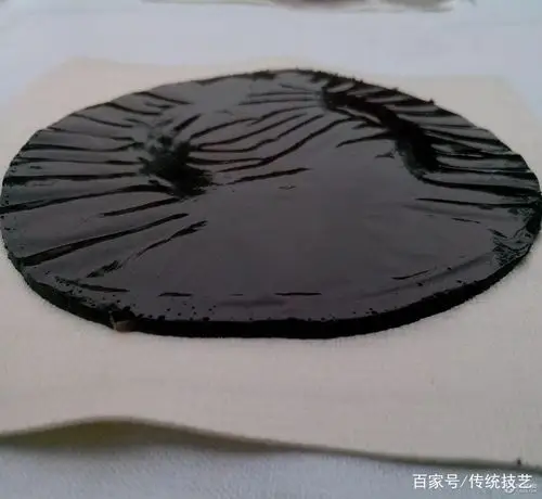 黑膏药真假难辨,满大街"百年老字号","祖传膏药"只卖十块钱