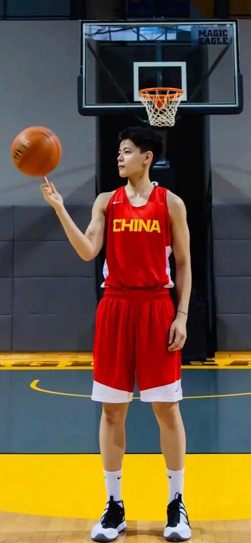 多彩壁纸589期|无篮球不青春 杨舒予壁纸来了 高清壁纸无水印