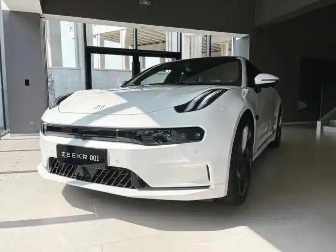 极氪001  #猎装  #白色  #高清壁纸  #新能源汽车  极氪001 极职鬃