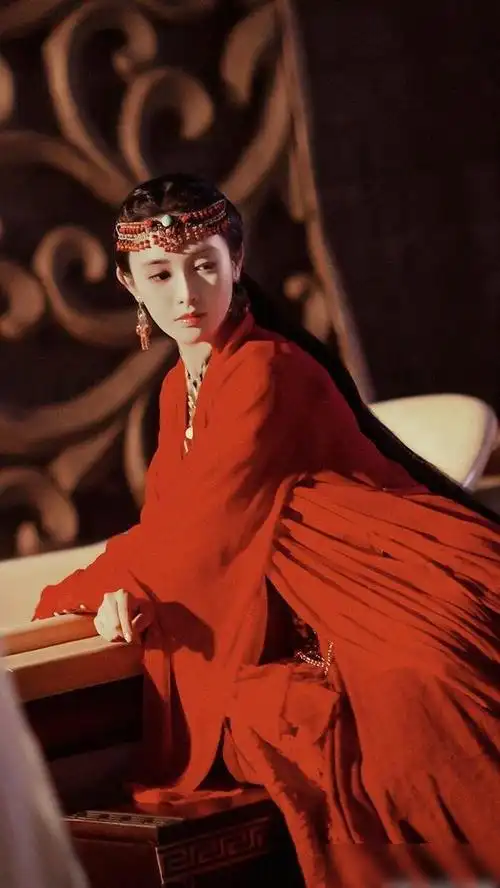东宫小枫彭小苒红衣造型欣赏每一张都是盛世美颜啊