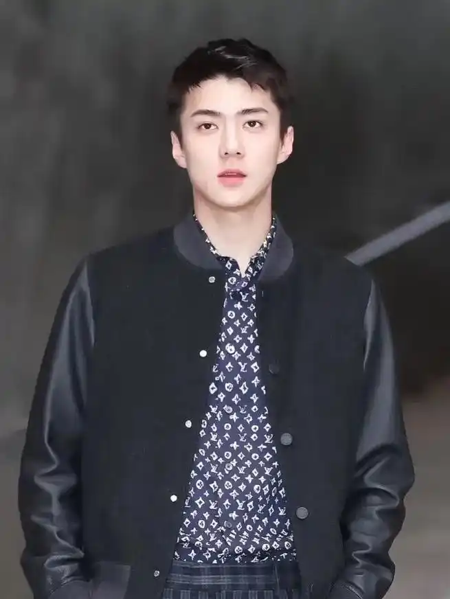 寸头真的很可 提前想象下小宝入伍的照片 #吴世勋 #寸头   - 抖音