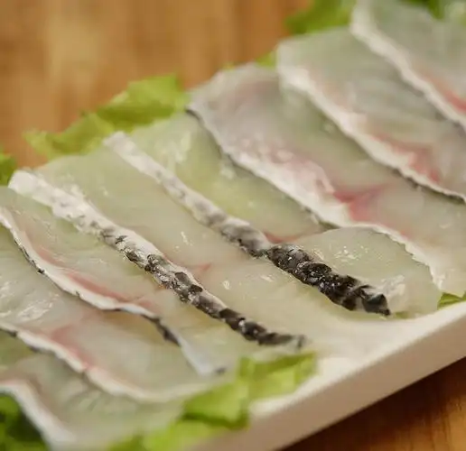 片片鱼鲜香肉嫩,鱼片嫩而不散,保存了鱼的香鲜,是片片鱼最大的特色.