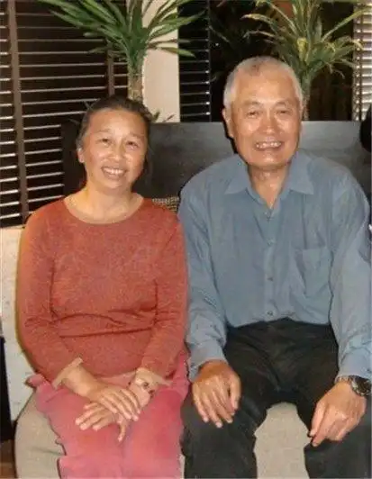 粟裕大将之女粟惠宁与丈夫陈小鲁.