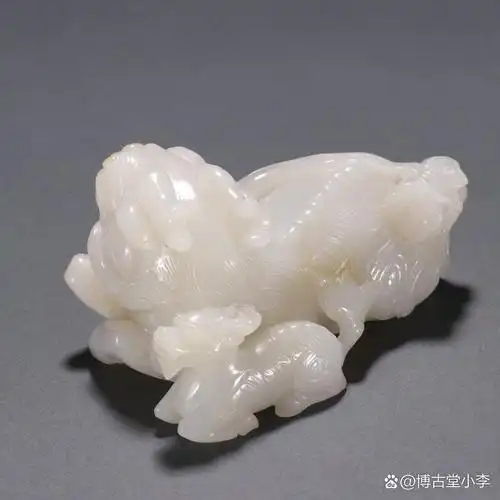 精美的清代和田玉麒麟送书摆件,高5.4cm,长9.