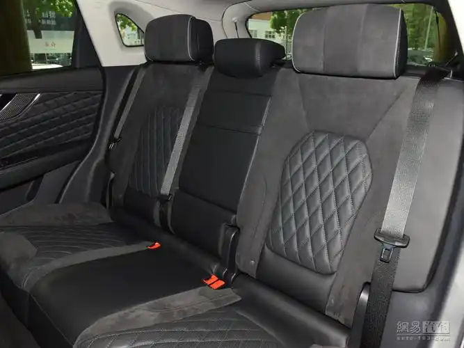 红旗hs5 2019款 2.0t 四驱智联旗领版--后排座椅 / 124
