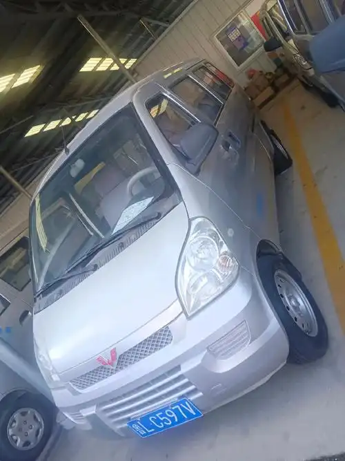 出售20多辆面包车,几千元到3万多一点的都有,保正车况,价格 - 抖音