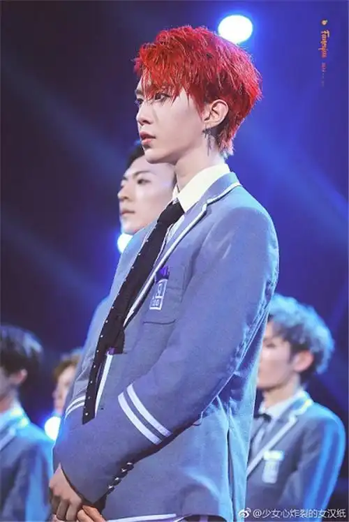 范丞丞偶练第三出道红发亮相终获全民认可