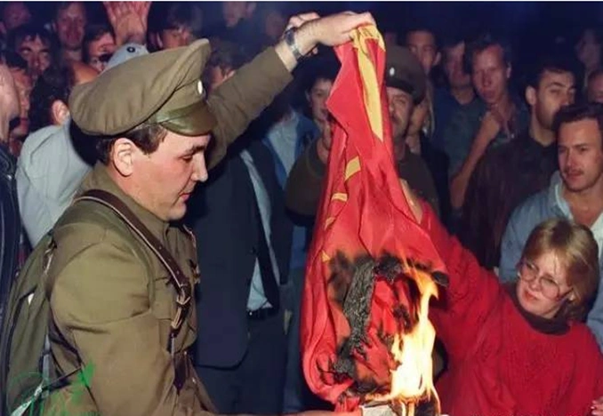 苏联解体前3个事例,验证了中国一句古话:得民心者得天下!