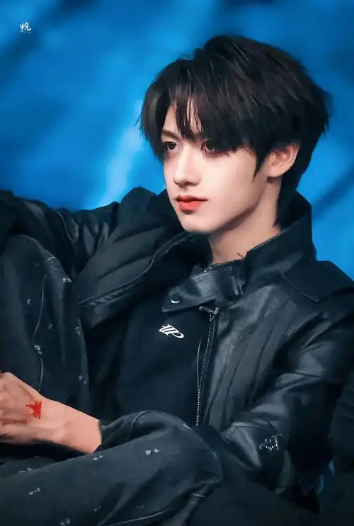 朱志鑫黑色皮衣##tf家族三代齿轮舞台