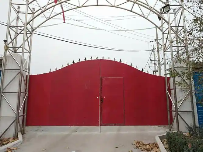 探访郑州四环外停车场停车位充足但有个别停车场大门紧闭