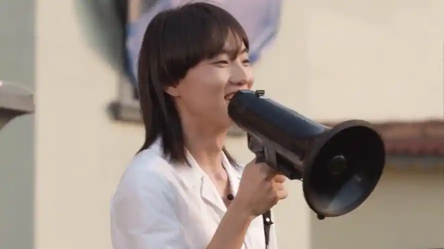 哈拉木吉甩头喊话飒到爆炸,想做一匹脱缰的野马