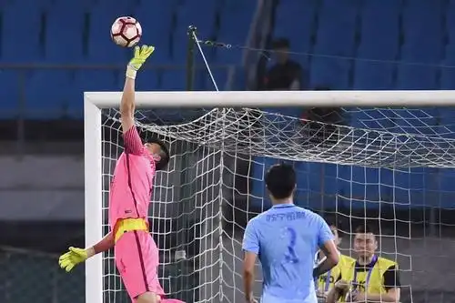 最前线 | 一战封神 顾超世界级扑救帮助球队战平国安