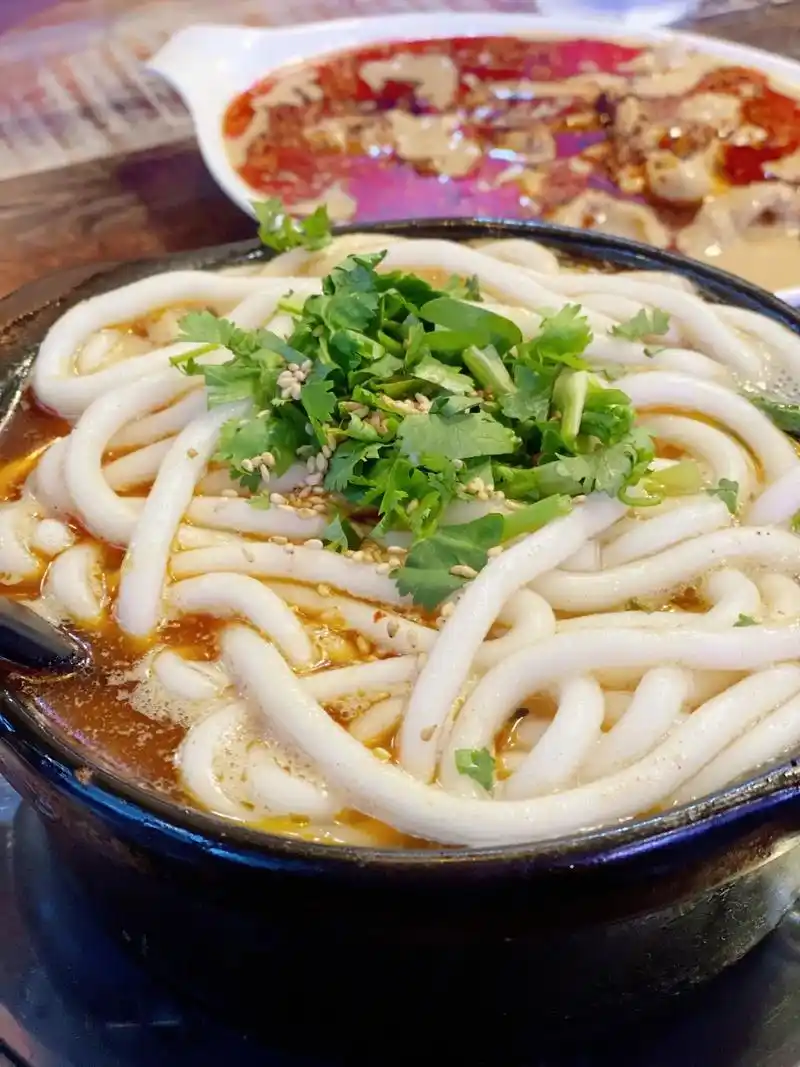 土豆粉你们一般吃哪一家?土豆粉你们一般吃哪一家?纺院的学子应 - 抖