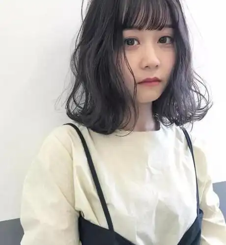 中短发外卷翘发型图片 时髦精今年必烫发型推荐 - 女生烫发 - 发型站