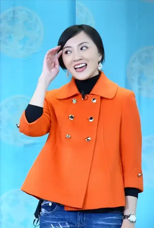 贾斯汀在央视春晚上成了"最美女演员",",","小品",虽然她的身价翻了好