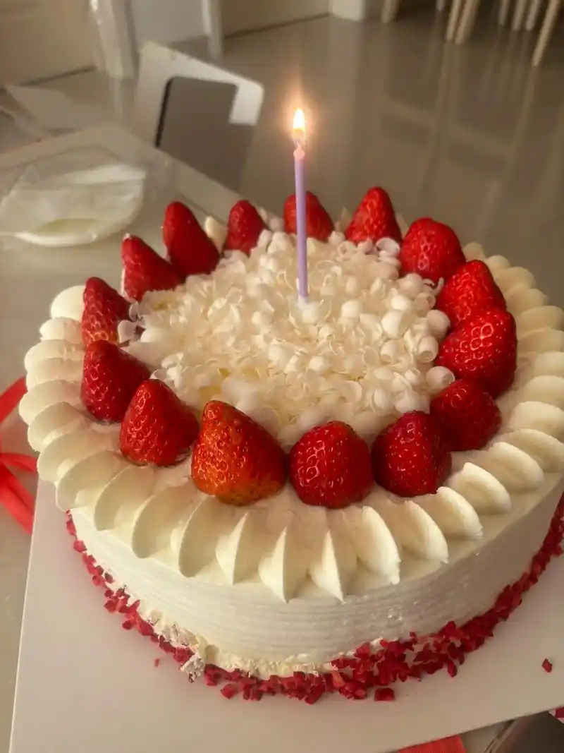 感谢我司提供的生日福利,一个生日蛋糕,一个大容量充电宝