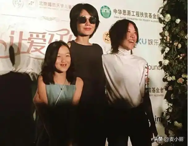 窦靖童被爆与女友在国外偷偷完婚,同性恋的婚姻,王菲会怎么看?