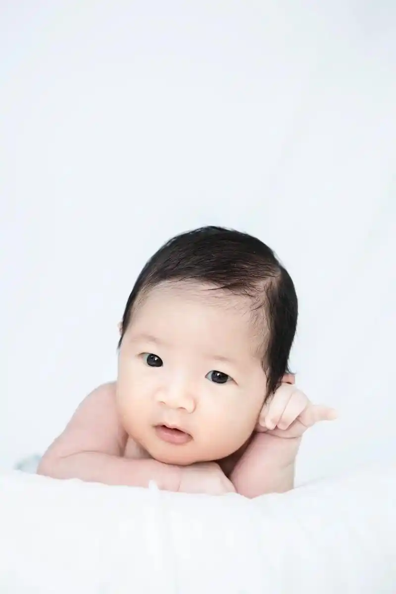 一个月的宝宝这么可爱#记录宝宝成长 #宝宝健康成长 @抖音小 - 抖音