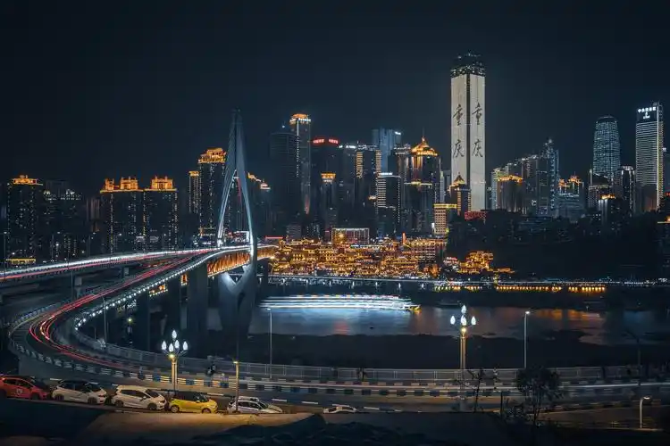 无论是夜景,美食还是娱乐场所,都能让你在重庆度过一个充实而有趣的