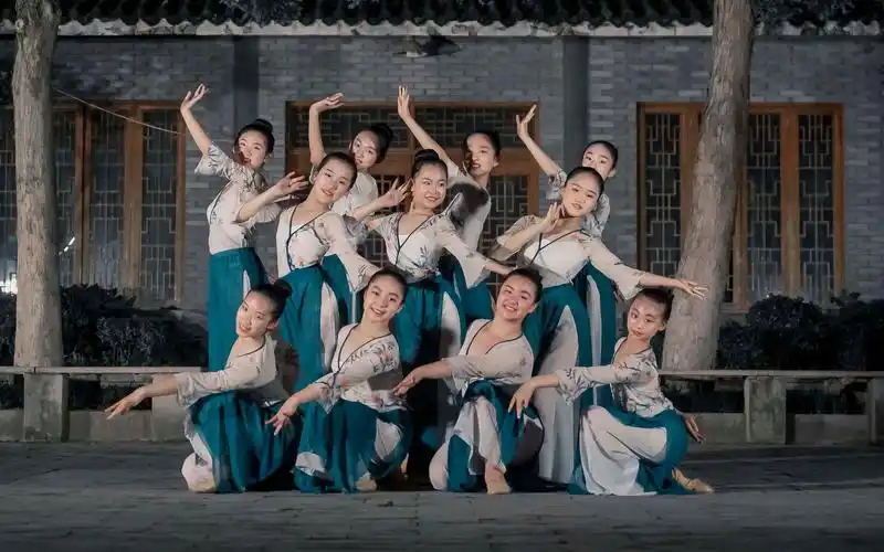 《缪清之舞》吾家有女初长成-【单色舞蹈】(武汉)少儿中国舞