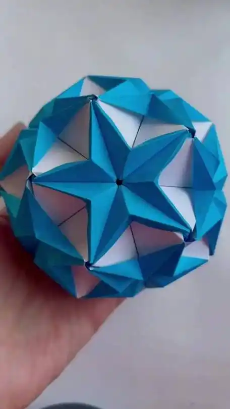 花球教程##手工折纸#    简单又好看的花球,每个面都是五角星
