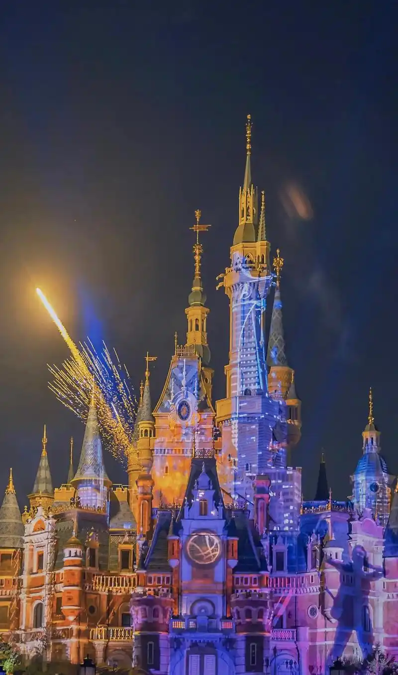 迪士尼背景图#梦幻城堡 #谁还没个公主梦 #童话世界 #送你 - 抖音