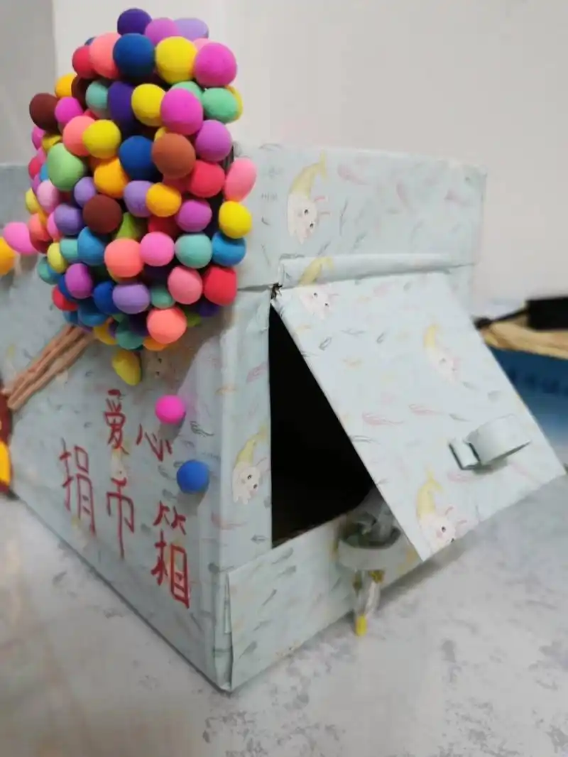 学校活动获奖作品粘土手工爱心捐款箱 手工投币箱.