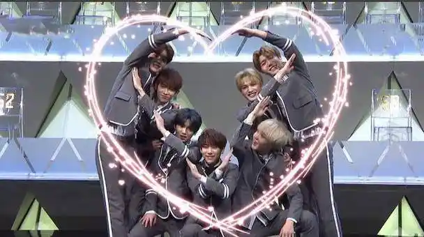 《偶像练习生》时期因为justin黄明昊,朱正廷参加过韩版的202,有不少