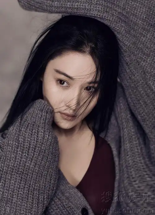 张馨予早春唯美写真 长发飘然淡雅随性