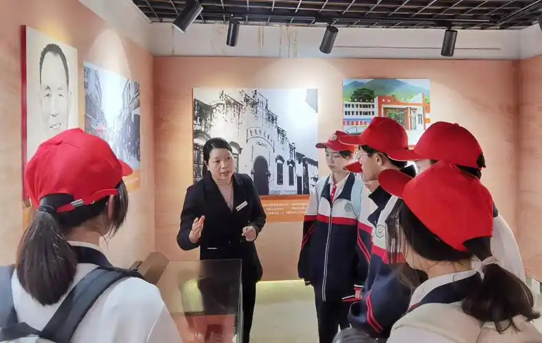 城关中学开展徒步研学活动