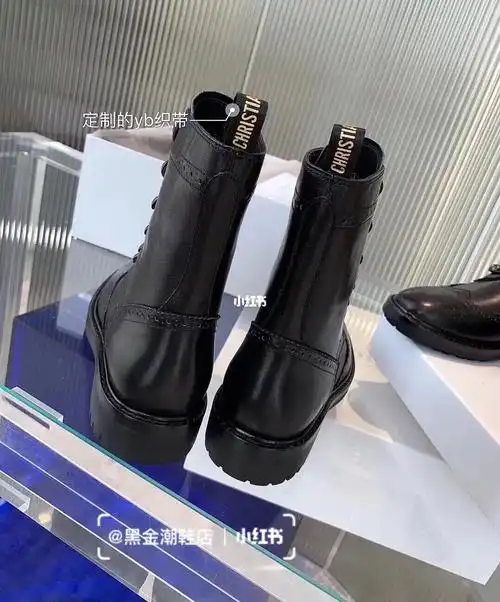 迪奥dior经典款雕花马丁靴