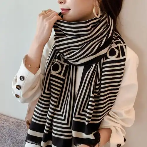黑白条纹围巾女秋冬季韩国长款披肩外搭仿羊绒加厚保暖两用围脖冬