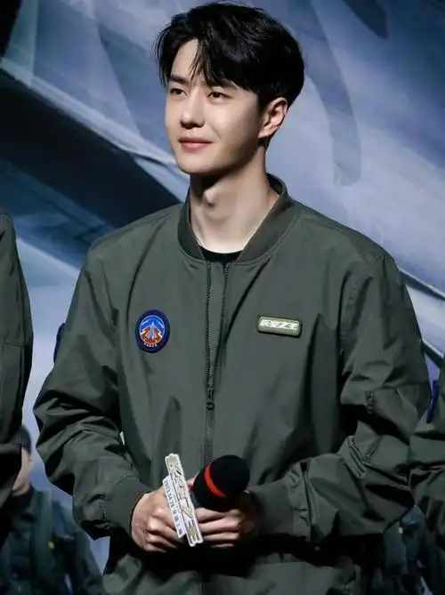 王一博:跨界的典范——从娱乐明星到学术讲台的启示