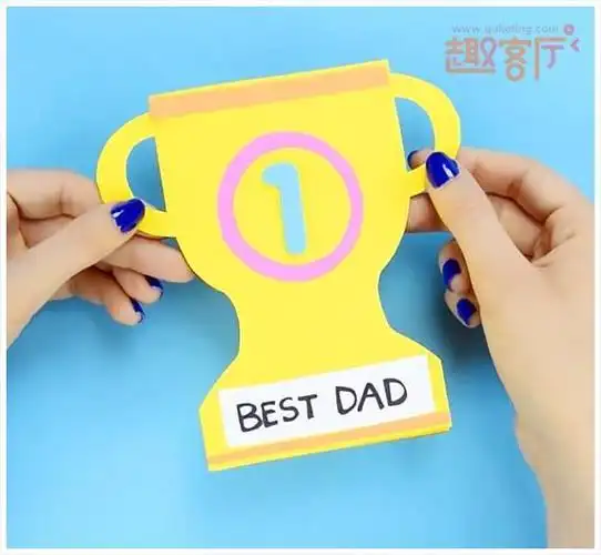用粉色蓝色黄色卡纸制作的父亲节奖杯贺卡手工制作作品欣赏.