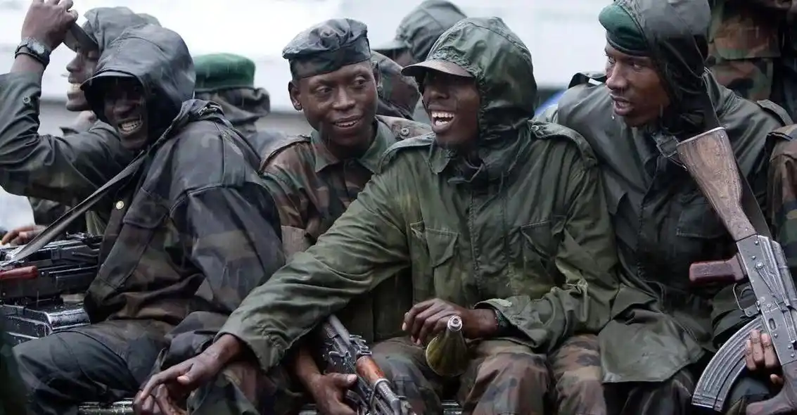 风云再起!胡塞武装看穿美国诡计,奋起反击也门高官伤亡惨重!