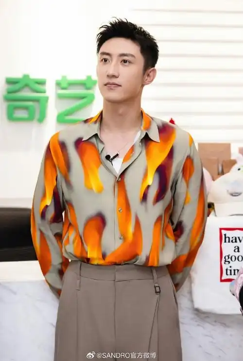 sandro「星」穿法#演员@johnny黄景瑜身穿#sandro2023秋冬系列#火焰
