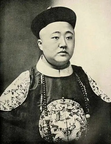 图:载涛照片钟郡王经常可以看到有分析,在清朝灭亡后,满清皇室后裔