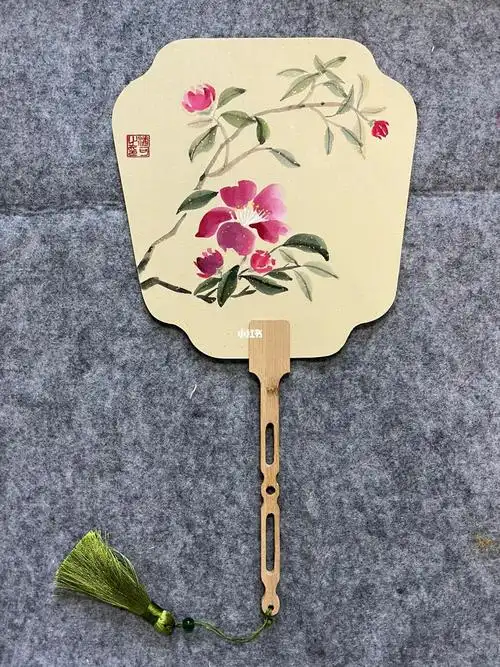 送你一朵山茶花国画团扇