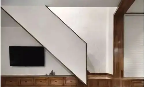 客厅电视墙设计得非常实用,因为这样可以合理利用楼梯下方的空间,进而