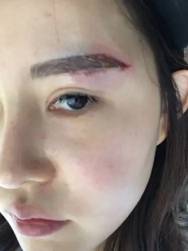 史丹利纹眉,之前做过2次半永久,有点留红,但颜色很