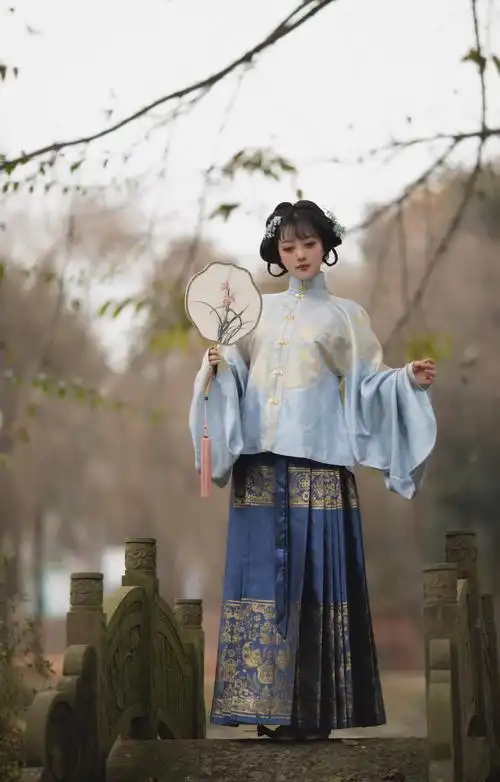 鼠穗红色明制汉服女原创立领对襟袄织金马面裙汉服