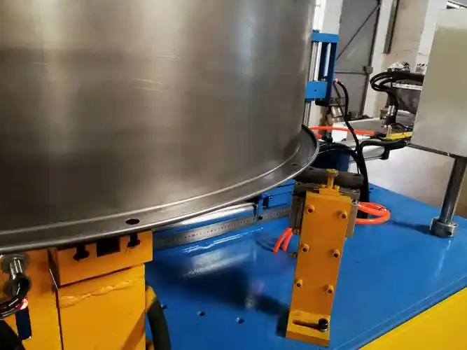 金顺鸿达油箱成型机 风机外壳翻边冲孔厂家_金属成型设备_钣金机械