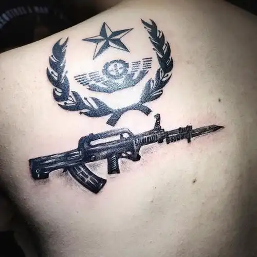军人的信仰82 徽章加枪设计,_纹身吧社区 - 纹身大咖