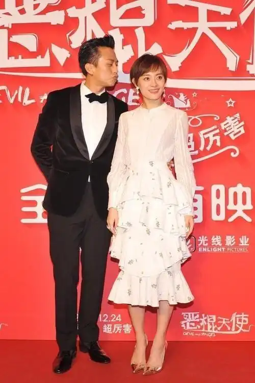 孙俪身材好纤细穿衬衫配半裙清新优雅和邓超同款真甜蜜