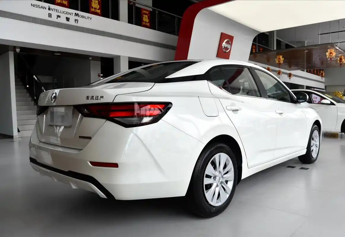 首台2021款日产轩逸到店119万起油耗6升空间比卡罗拉宽裕