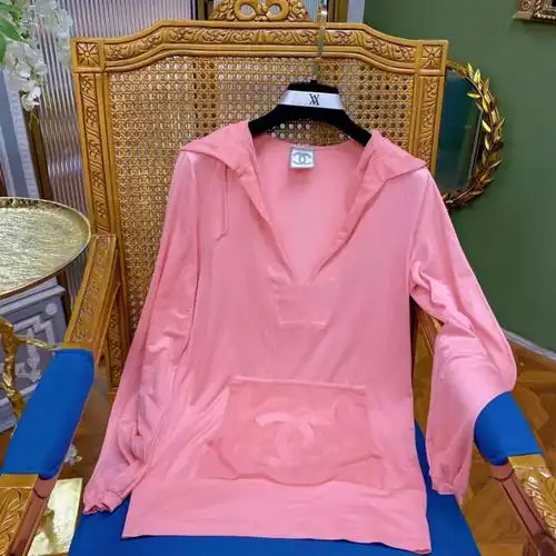 chanel樱花粉v领卫衣