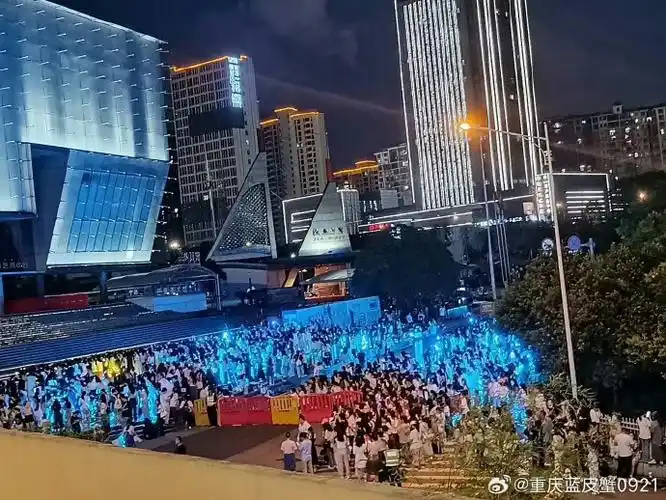 王俊凯翻牌#不如来看一下绝美蓝海